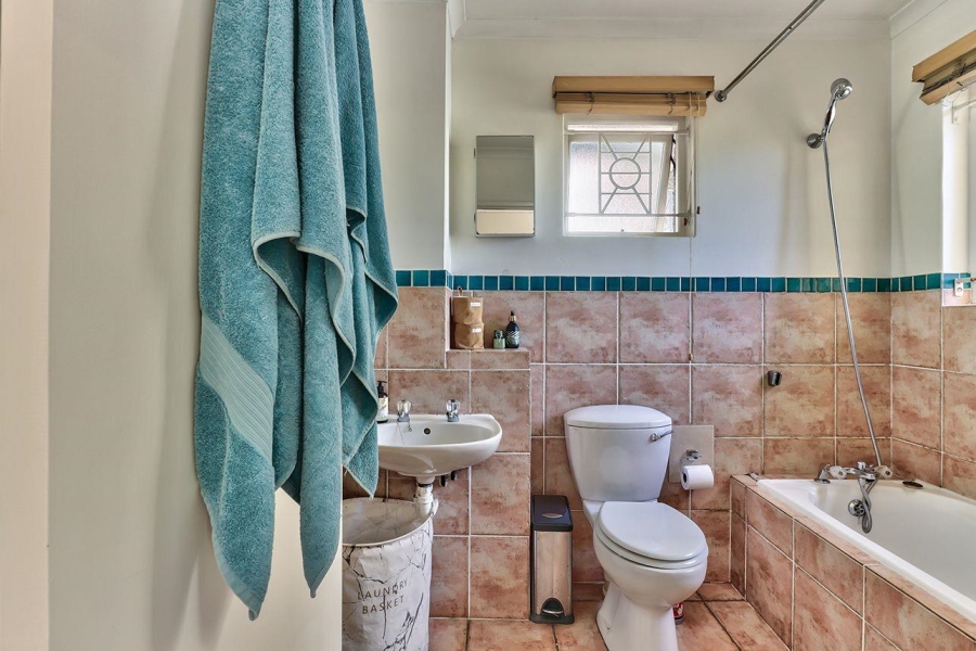 1 Bedroom Property for Sale in Vredehoek Western Cape